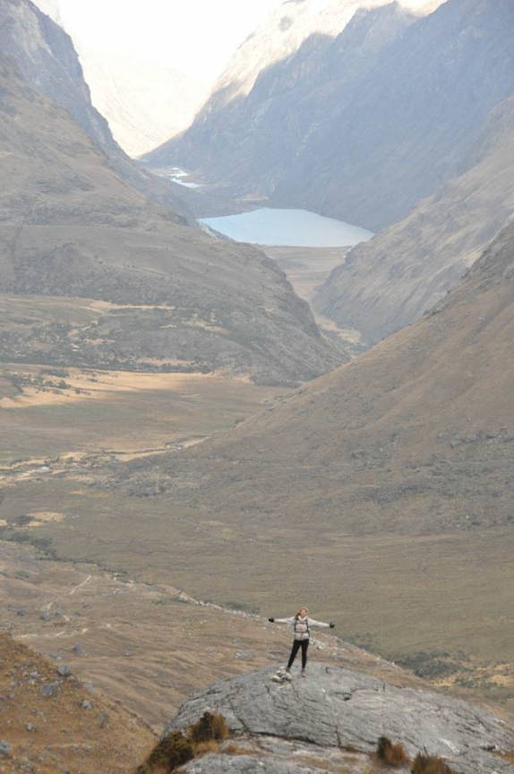 A magnífica paisagem no início do último dia do trekking Santa Cruz, na Cordillera Blanca, região de Huaraz - Peru
